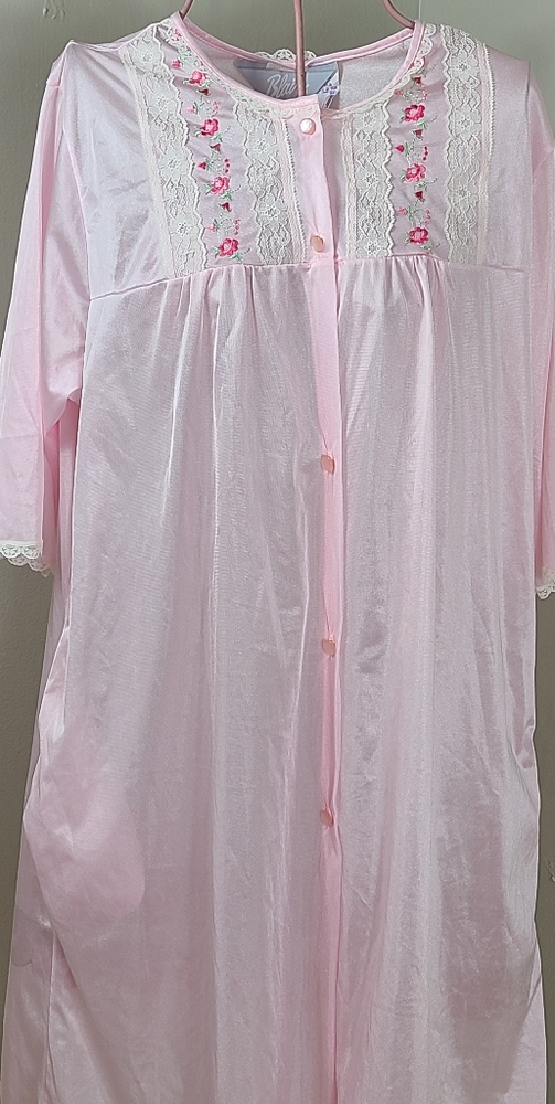 "Blair" Pink Embroidered Floral Nylon Nightgown Piegnore Robe Vtg Large